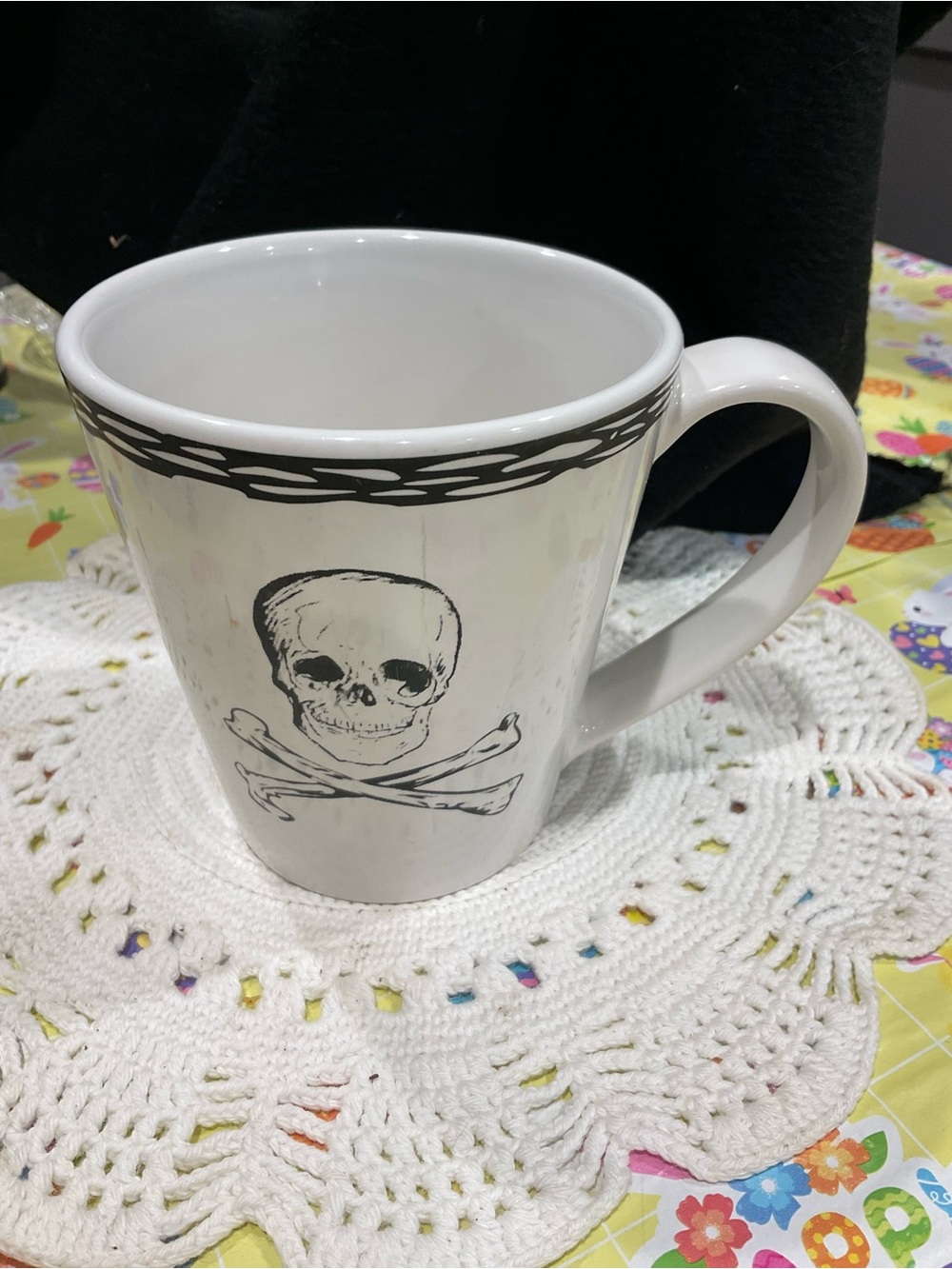 BP-VINTAGE-Signature White Ceramic Mug with Black Skull & Crossbones